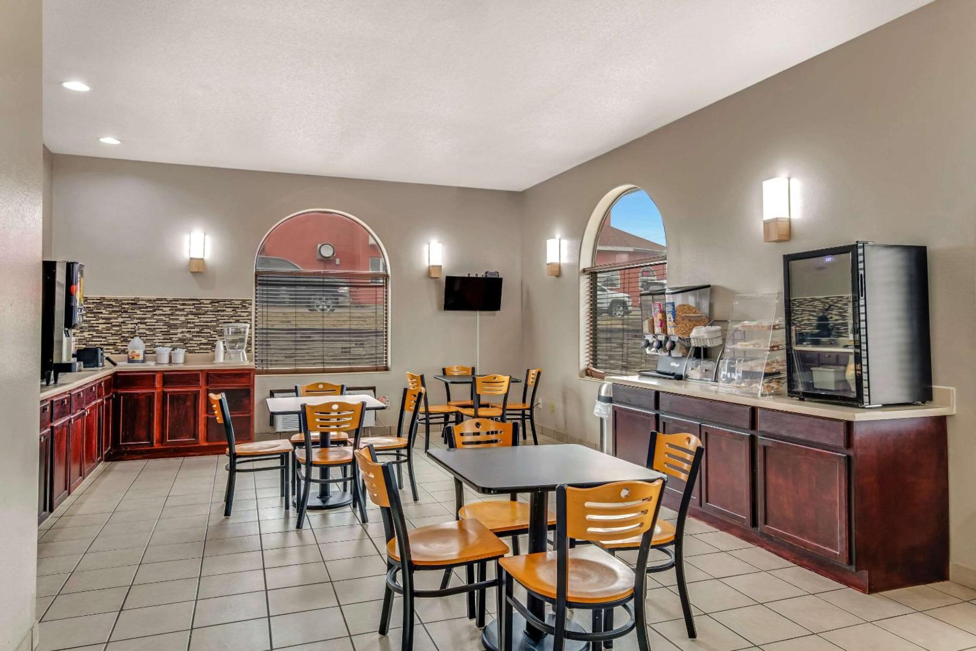 Rodeway Inn Red Oak Екстер'єр фото