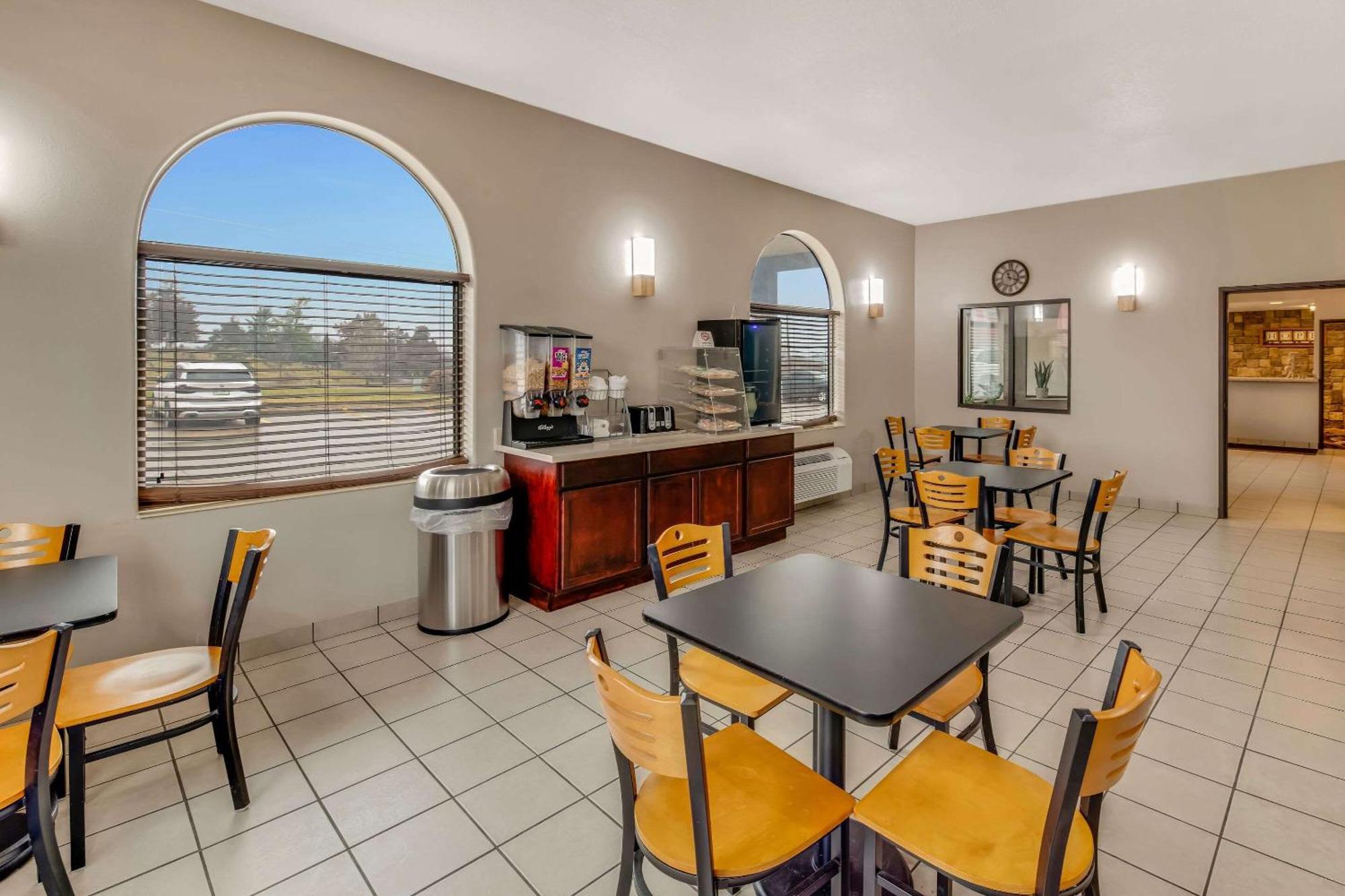 Rodeway Inn Red Oak Екстер'єр фото