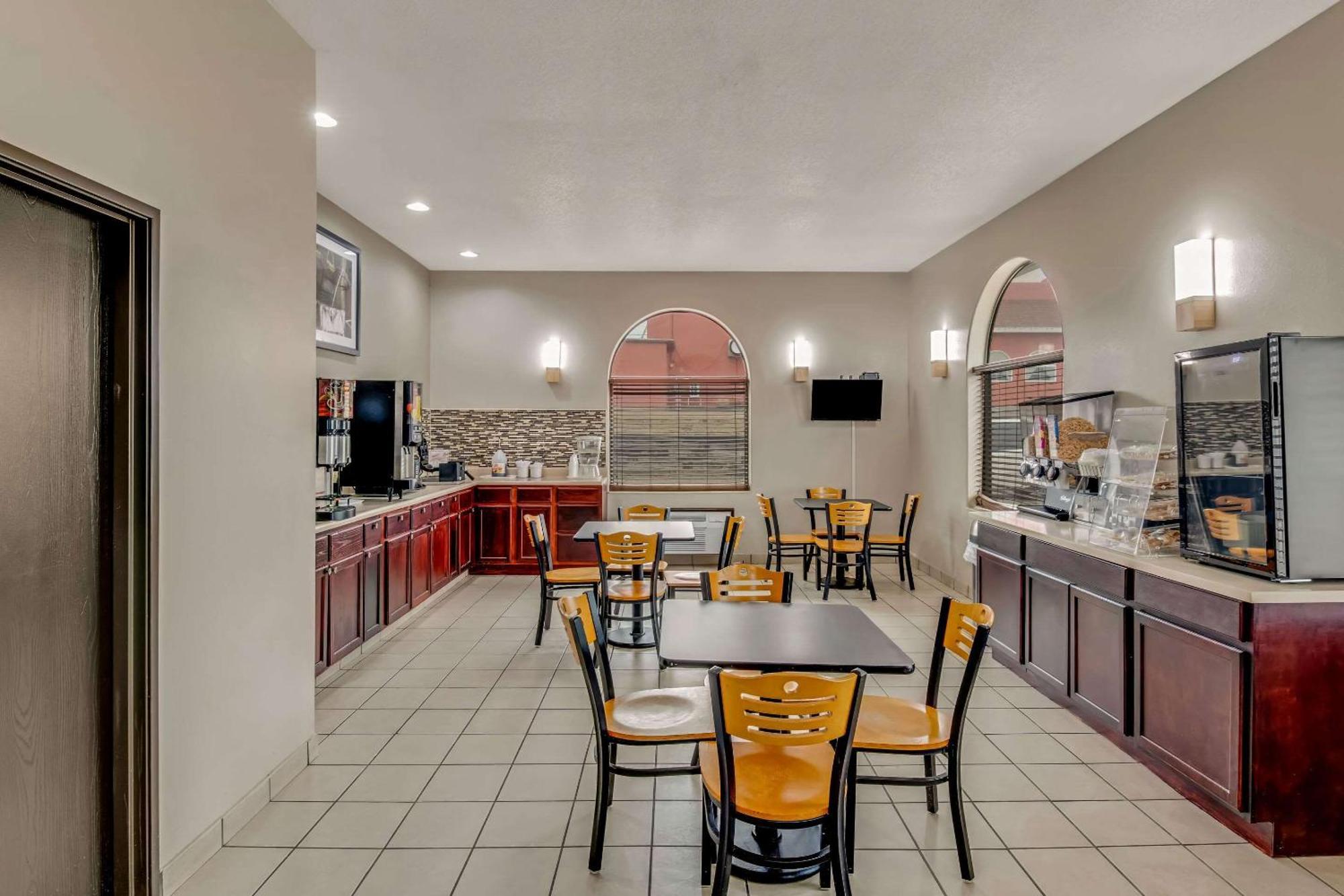 Rodeway Inn Red Oak Екстер'єр фото