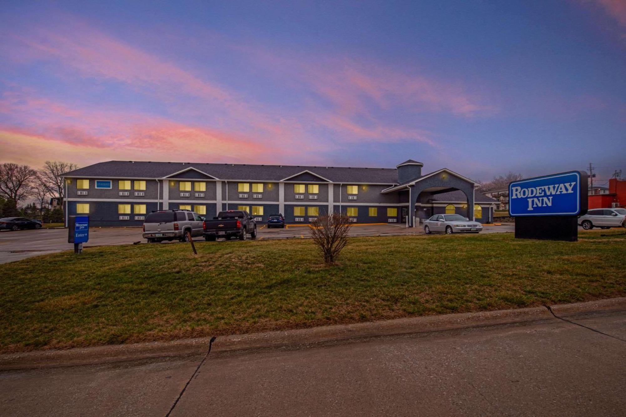 Rodeway Inn Red Oak Екстер'єр фото