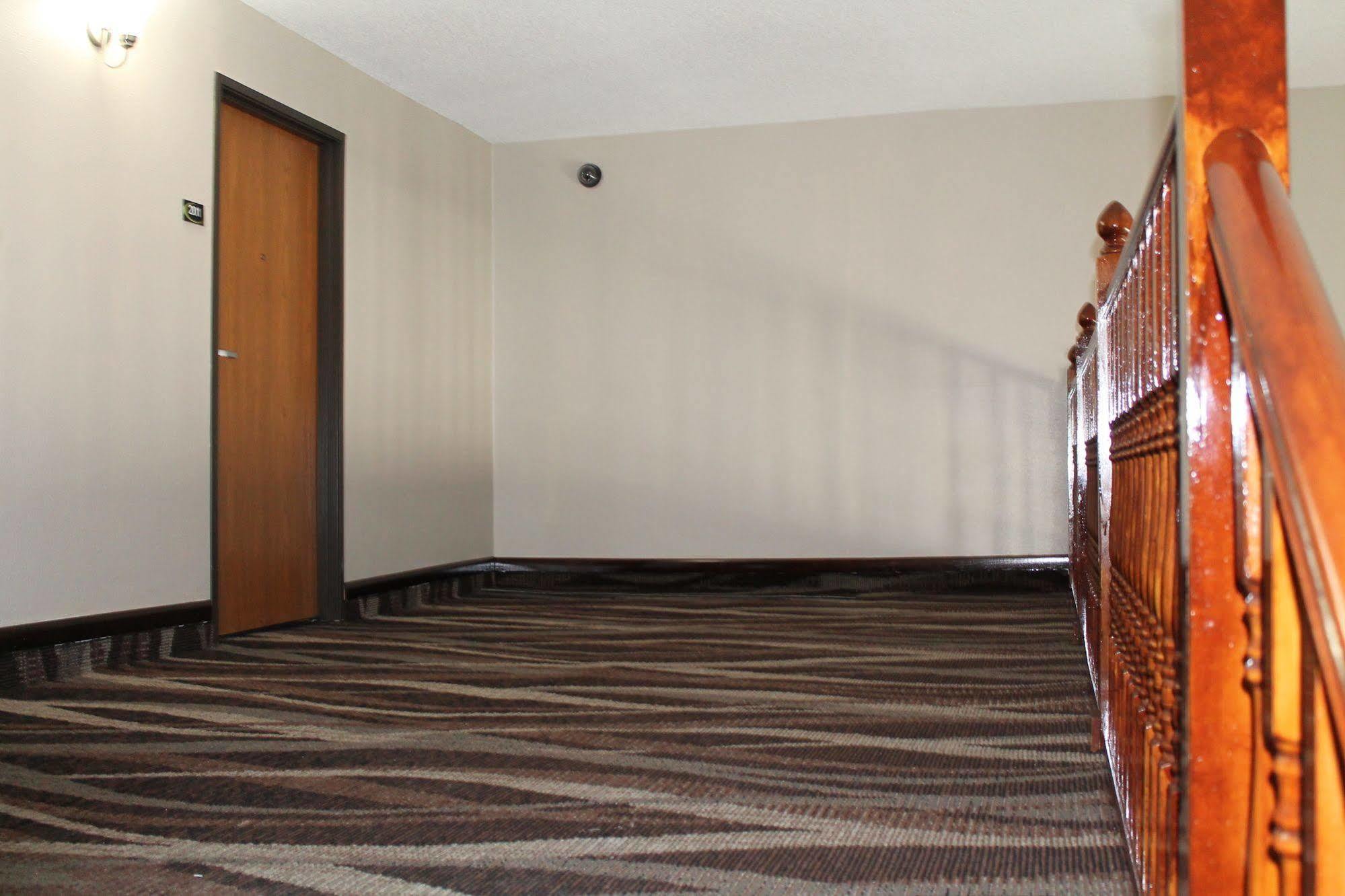 Rodeway Inn Red Oak Екстер'єр фото